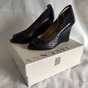 Ann Taylor Navy Peeptoe Wedge Size 8